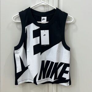 Nike Monochrome Graphic Crop Top